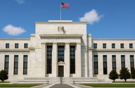 연준, 5회 연속 금리 동결...트럼프 압박에도 '신중 모드'