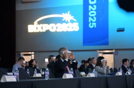 버넥트, BIXPO 2025서 차세대 AI 스마트고글 ‘VisionX’ 공개