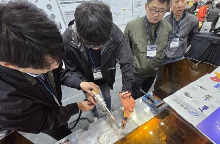 라이콤, 국내 최초 고출력 레이저 용접기 상용화…2026년 '협동로봇' 연동 자동화 라인업 구축