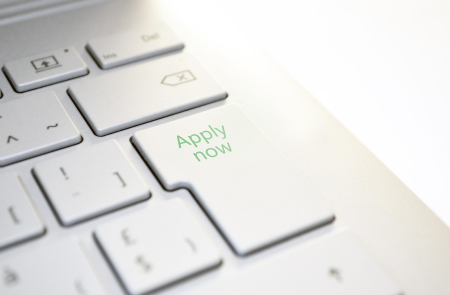 美 기업 해고 발표 117만건..전년比 54% 급증 “구조조정·AI 영향”