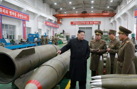 김정은 “당대회서 새 군수공장 설립 결정, 미사일·포탄 생산능력 확대”