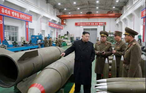 김정은 “당대회서 새 군수공장 설립 결정, 미사일·포탄 생산능력 확대”