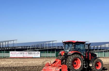 대동, 국내 최초 비전 AI 기반 무인 트랙터 공개…AI 자율작업 시연