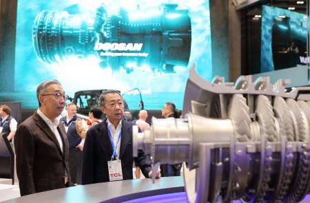박정원 두산 회장, CES서 맞춤형 에너지 솔루션 역량 강조… 가스터빈·SMR·수소 어필