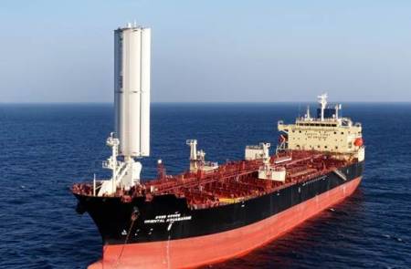 HMM, 국내 최초 풍력보조추진장치 ‘윙세일’ 도입… 벌크선대 친환경 혁신 가속