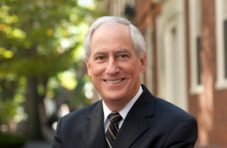 로버트 단턴  "트럼프, 비상사태 선포로 중간선거 연기 시도 가능성 우려"