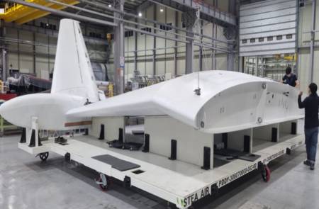 켄코아에어로스페이스, 차세대 비행선박 '에어피시 보이저' 날개 조립체 첫 출하