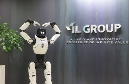 아이엘, 휴머노이드 로봇 '아이엘봇 Y1' 실물 공개…상업·서비스 영역으로 사업 확장