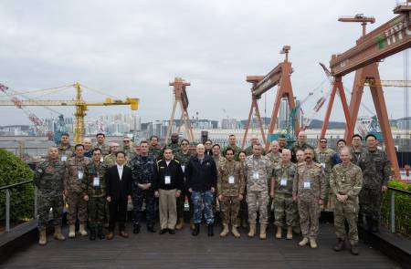 25개국 주한 무관단, HD현대중공업 방문… “K-함정 압도적 기술력 확인”